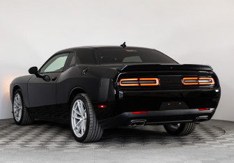 Подержанный автомобиль Dodge Challenger 2020 года (10 фото)