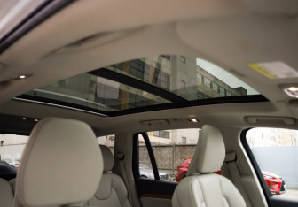 Подержанный автомобиль Volvo XC90 2022 года (24 фото)