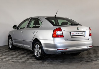 Подержанный автомобиль Skoda Octavia Liftback 2012 года (7 фото)