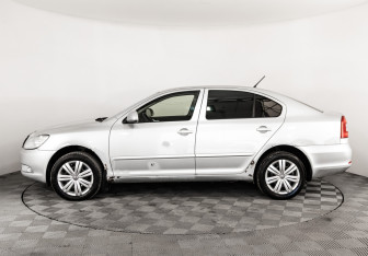 Подержанный автомобиль Skoda Octavia Liftback 2012 года (9 фото)