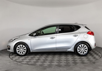Подержанный автомобиль Kia Ceed Hatchback 2016 года (8 фото)