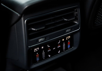 Подержанный автомобиль Audi Q8 2019 года (24 фото)