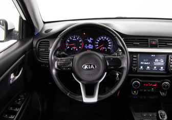 Подержанный автомобиль Kia Rio Sedan 2018 года (10 фото)