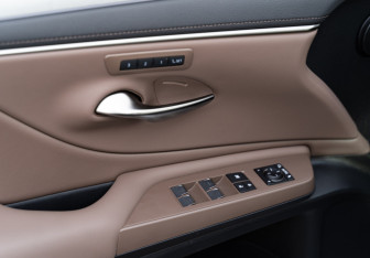 Новый Lexus ES 2025 (11 фото)