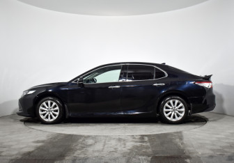 Подержанный автомобиль Toyota Camry Sedan 2021 года (8 фото)