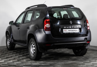 Подержанный автомобиль Renault Duster 2014 года (7 фото)
