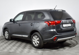 Подержанный автомобиль Mitsubishi Outlander 2016 года (7 фото)