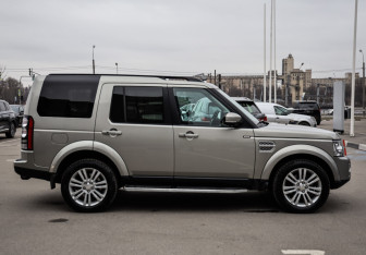 Подержанный автомобиль Land Rover Discovery 2013 года (6 фото)