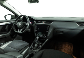 Подержанный автомобиль Skoda Octavia Liftback 2019 года (9 фото)