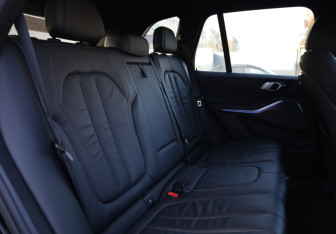 Подержанный автомобиль BMW X5 2019 года (12 фото)