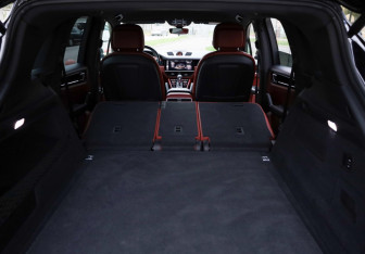 Подержанный автомобиль Porsche Cayenne 2019 года (16 фото)