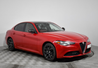 Подержанный автомобиль Alfa Romeo Giulia 2020 года (3 фото)