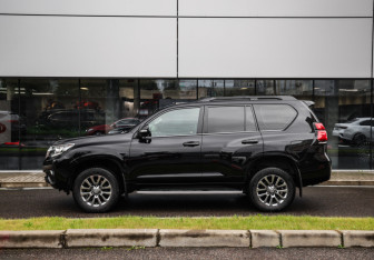 Подержанный автомобиль Toyota Land Cruiser Prado 2018 года (9 фото)