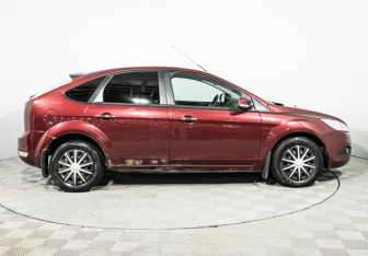 Подержанный автомобиль Ford Focus Hatchback 2009 года (4 фото)