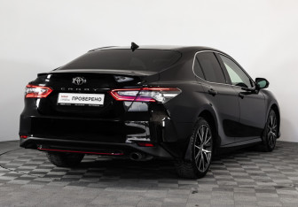 Подержанный автомобиль Toyota Camry Sedan 2021 года (5 фото)