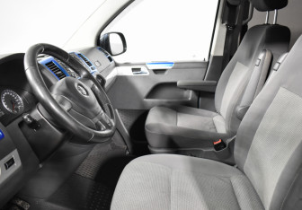 Подержанный автомобиль Volkswagen Caravelle 2011 года (10 фото)