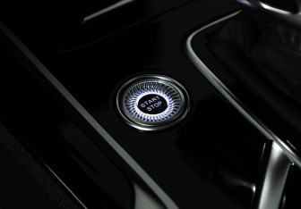 Подержанный автомобиль Hongqi HS5 2024 года (23 фото)