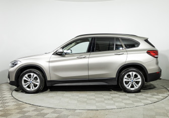 Подержанный автомобиль BMW X1 2020 года (8 фото)
