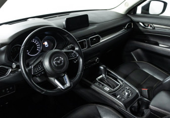 Подержанный автомобиль Mazda CX-5 2017 года (11 фото)