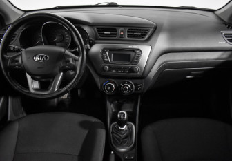 Подержанный автомобиль Kia Rio Sedan 2015 года (15 фото)