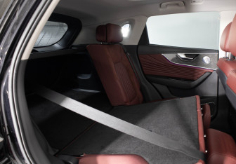 Подержанный автомобиль Hongqi HS5 2023 года (21 фото)