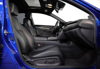 Подержанный автомобиль Honda Civic Hatchback 2017 года (23 фото)