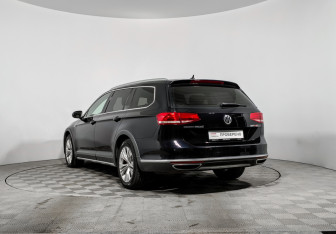 Подержанный автомобиль Volkswagen Passat Wagon 2017 года (7 фото)