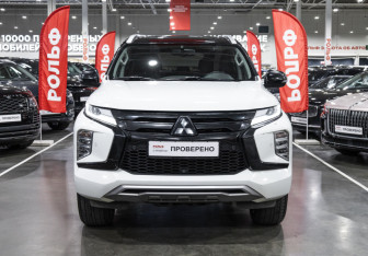 Подержанный автомобиль Mitsubishi Montero Sport 2022 года (5 фото)