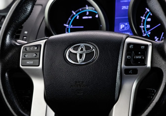 Подержанный автомобиль Toyota Land Cruiser Prado 2013 года (12 фото)