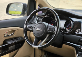 Подержанный автомобиль Kia Carnival 2019 года (21 фото)