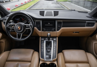 Подержанный автомобиль Porsche Macan 2017 года (13 фото)