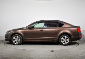 Подержанный автомобиль Skoda Octavia Liftback 2016 года (8 фото)