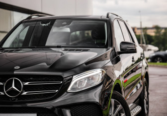 Подержанный автомобиль Mercedes-Benz GLE 2017 года (2 фото)