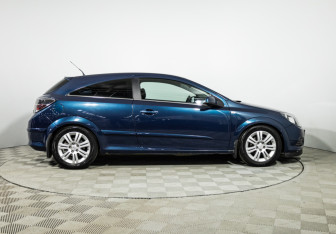 Подержанный автомобиль Opel Astra Hatchback 2007 года (4 фото)