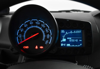 Подержанный автомобиль Chevrolet Spark 2012 года (17 фото)