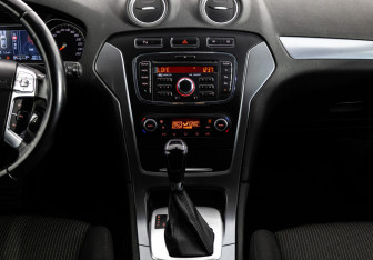 Подержанный автомобиль Ford Mondeo Sedan 2013 года (13 фото)