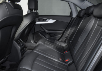 Подержанный автомобиль Audi A4 Sedan 2019 года (13 фото)