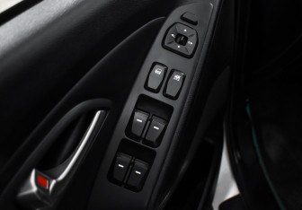 Подержанный автомобиль Hyundai ix35 2012 года (10 фото)