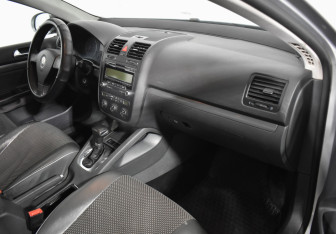 Подержанный автомобиль Volkswagen Jetta Sedan 2008 года (12 фото)