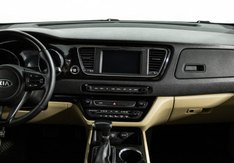 Подержанный автомобиль Kia Carnival 2019 года (14 фото)