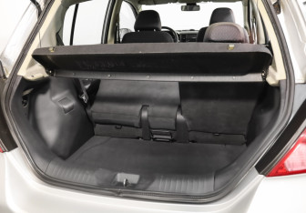 Подержанный автомобиль Nissan Tiida Hatchback 2008 года (23 фото)
