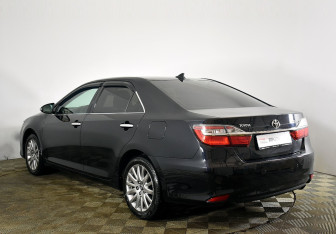 Подержанный автомобиль Toyota Camry Sedan 2017 года (5 фото)