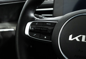 Подержанный автомобиль Kia K5 2024 года (24 фото)