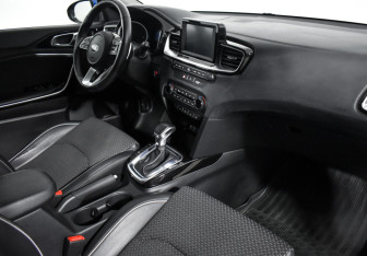 Подержанный автомобиль Kia Ceed Hatchback 2019 года (13 фото)