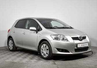 Подержанный автомобиль Toyota Auris Hatchback 2008 года (3 фото)