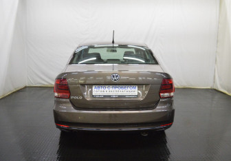 Подержанный автомобиль Volkswagen Polo Sedan 2015 года (6 фото)