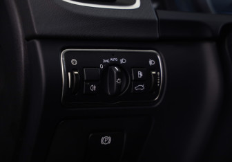 Подержанный автомобиль Volvo S60 2014 года (20 фото)