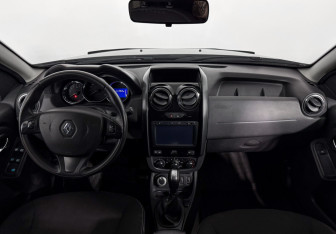 Подержанный автомобиль Renault Duster 2018 года (14 фото)
