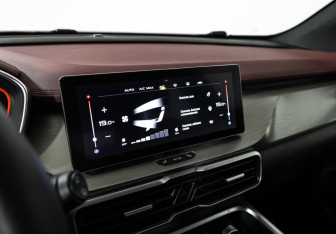 Подержанный автомобиль Geely Coolray 2023 года (17 фото)