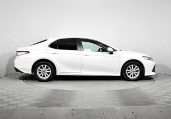 Подержанный автомобиль Toyota Camry Sedan 2020 года (4 фото)